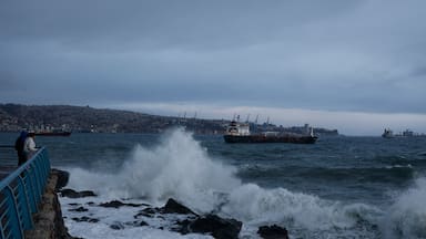 A partir de este sábado: pronostican marejadas desde el Golfo de Penas hasta Arica