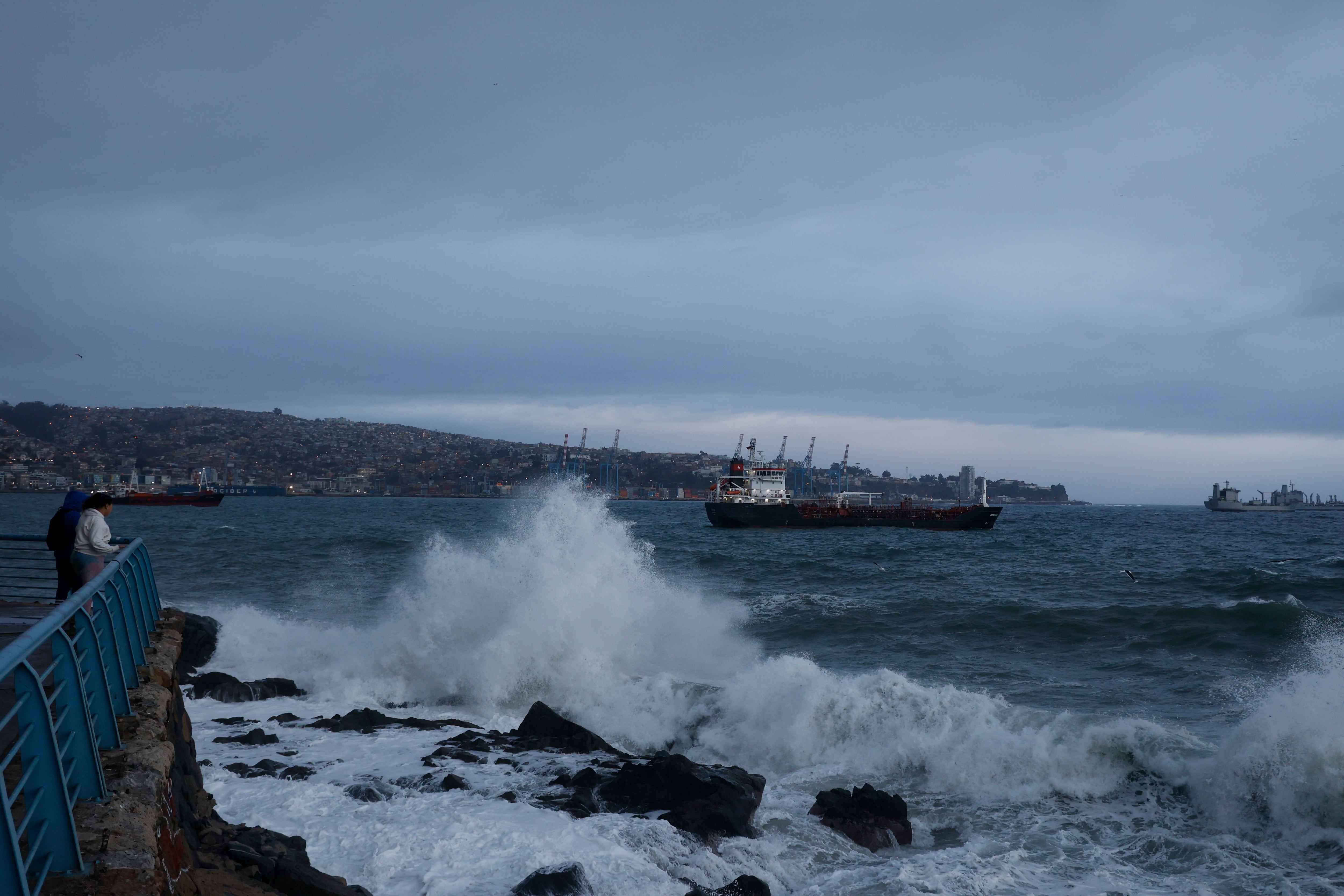 Centro Zonal de Meteorología Marina emite aviso por marejadas desde el Golfo de Penas hasta Arica