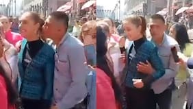 Presidenta de México sufre acoso sexual en plena calle: sujeto la manoseó e intentó besarla