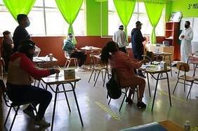 ¿Cuándo estarán protegidos? ¿Se debe incluir a toda la comunidad educativa? Vacunación a docentes y retorno a clases presenciales bajo la mirada científica