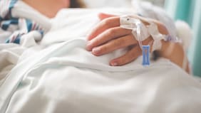 Pacientes sociosanitarios: las 1.056 personas dadas de alta que siguen ocupando camas hospitalarias por falta de redes