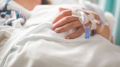 Pacientes sociosanitarios: las 1.056 personas dadas de alta que siguen ocupando camas hospitalarias por falta de redes