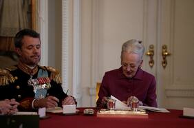 Federico X es coronado rey de Dinamarca tras abdicación de su madre