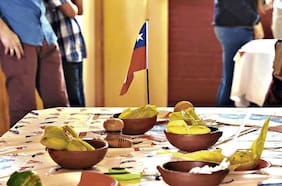 Un chupe en Angelmó y unas humitas en Pomaire ¿Cuánto ha subido salir a comer a restaurantes?