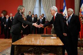 Columna de Alfredo Jocelyn-Holt: El estallido y La Moneda