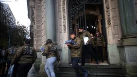 Orrego, el imputado: los detalles de las diligencias que complican al gobernador RM