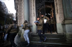 Orrego, el imputado: los detalles de las diligencias que complican al gobernador RM