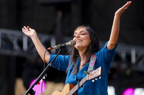 Retrasos y shows chilenos marcan las primeras horas de segunda jornada en Lollapalooza