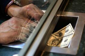 Wells Fargo es optimista con el peso chileno frente al dólar y hace fuerte ajuste en sus proyecciones para 2021