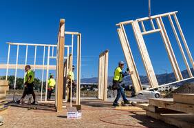 ¿Por qué las empresas siguen contratando cuando el PIB se reduce?