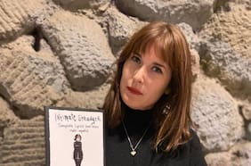 Intimate Stranger presenta libro Complete Lyrics 2005-2020 inglés-español
