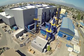 Sobretasas al acero chino: Un leve espolonazo al buque insignia del grupo Claro