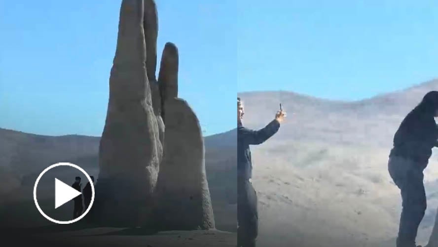 Captan a tres sujetos rayando la Mano del Desierto en Antofagasta: posaron para sacarse fotos