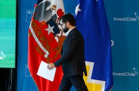 Por viaje de Boric a Punta Arenas: denuncian a Presidencia ante Contraloría por fragmentar pago de alojamiento y eludir licitación