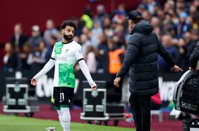 ¿Relación quebrada? Mohamed Salah y Jürgen Klopp protagonizan tenso cruce en empate del Liverpool
