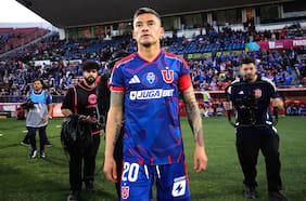 Un encontrón que no se vio en la transmisión: el golpe de Charles Aránguiz a un camarógrafo de TNT Sports