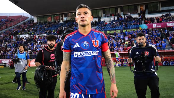 Un encontrón que no se vio en la transmisión: el golpe de Charles Aránguiz a un camarógrafo de TNT Sports