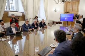 Alcaldes Desbordes y Muñoz se reúnen en La Moneda para abordar comercio ilegal en barrio Meiggs