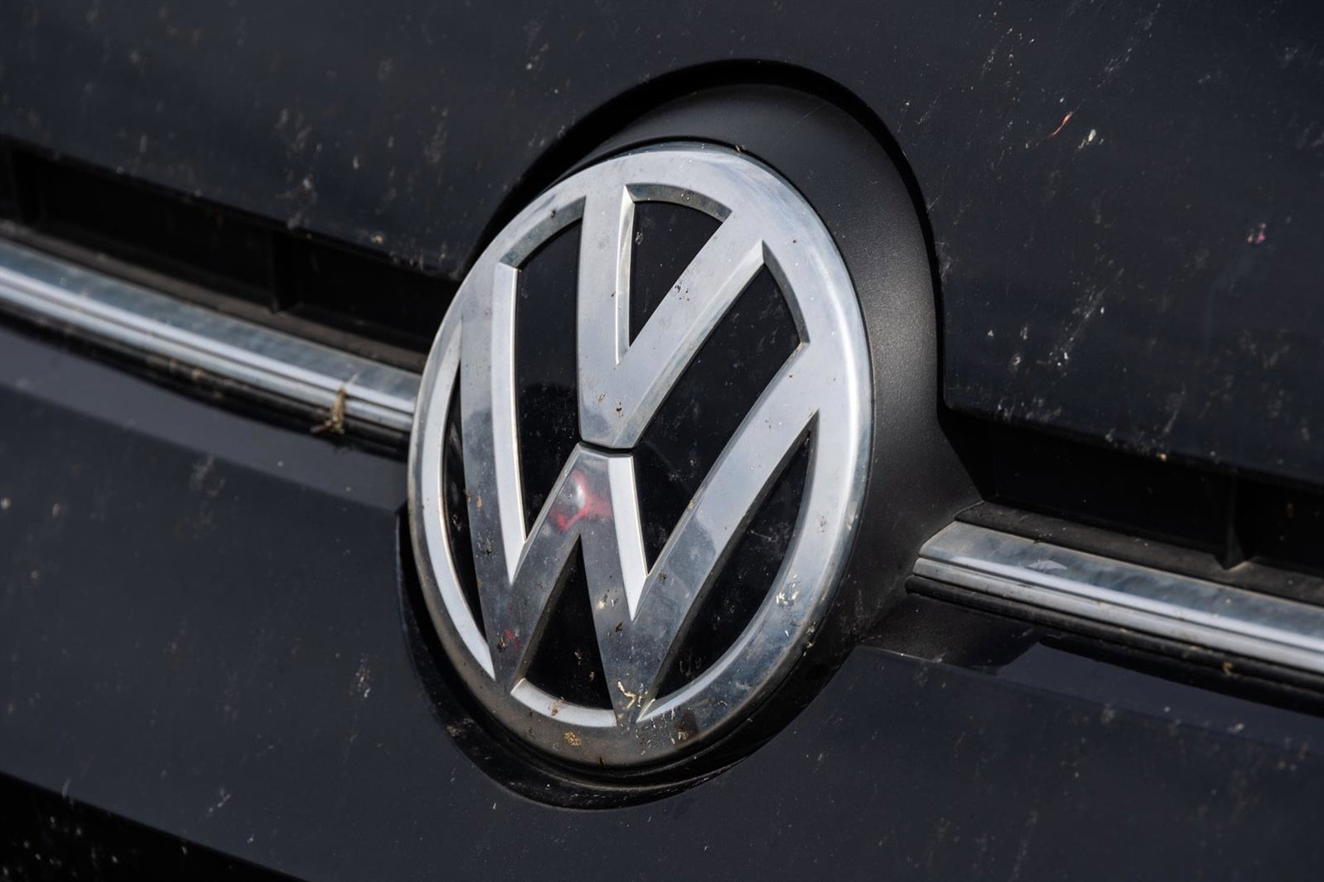 Volkswagen planea eliminar 100.000 empleos y cerrar cuatro plantas en Alemania: acciones caen a menor nivel en 16 años