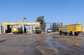 Llega al paso de Rafah desde el lado egipcio más ayuda humanitaria y vehículos para reparación de caminos