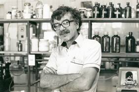 Humberto Maturana y los 50 años de la autopoiesis, la teoría sobre el origen de la vida que creó su fama