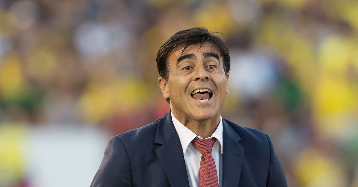 “Hijo de pu...”: el nuevo show de Gustavo Quinteros en Argentina en la derrota de Independiente ante Lanús