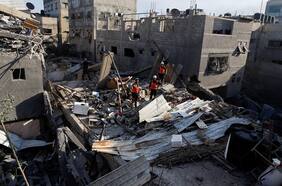 Tanques israelíes alcanzan el centro de Khan Younis en un nuevo asalto en el sur de Gaza