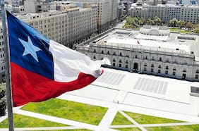 Gráfico móvil | La deuda de Chile sube y sube, pero está muy lejos del nivel que tiene Japón y el G7