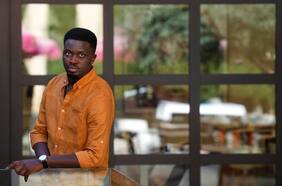 Mohamed M. Sarr, premio Goncourt: “Bolaño es el escritor que más ha significado para mí en los últimos 10 años”