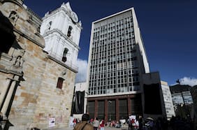 Colombia eleva tasa a mayor nivel desde 2009 tras caída del peso