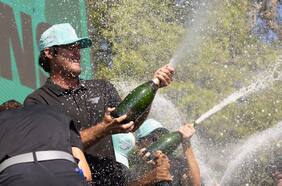 Más ganancias que toda la carrera de Ríos, Massú y González: el espectacular y millonario año de Mito Pereira en el LIV Golf