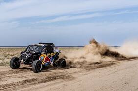 Un río casi se lleva el auto de “Chaleco” López en el Rally Dakar