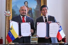 Monsalve y De la Fuente bajo examen: Contraloría pide informe a subsecretarías del Interior y RR.EE. por legalidad de convenio con Venezuela