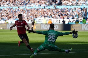 Un mano a mano en la última jugada del partido: el insólito gol errado de Pablo Galdames en el clásico de Avellaneda