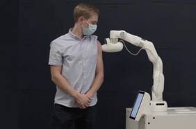 ¿Miedo a las inyecciones? Este robot administra vacunas sin agujas