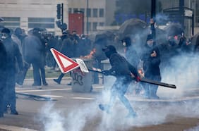 Gobierno francés rechaza la petición de sindicatos de reconsiderar la ley de pensiones