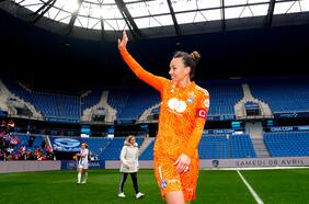 Reconocido ranking ubica a Christiane Endler entre las mejores arqueras de la historia