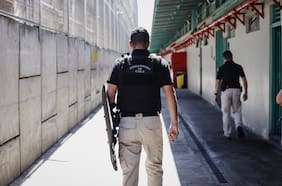 Dos gendarmes son tomados de rehén por internos en Centro de Detención Preventiva de Vallenar