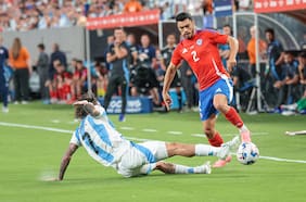 Javier Castrilli reaparece para darle duro al árbitro del Chile vs Argentina