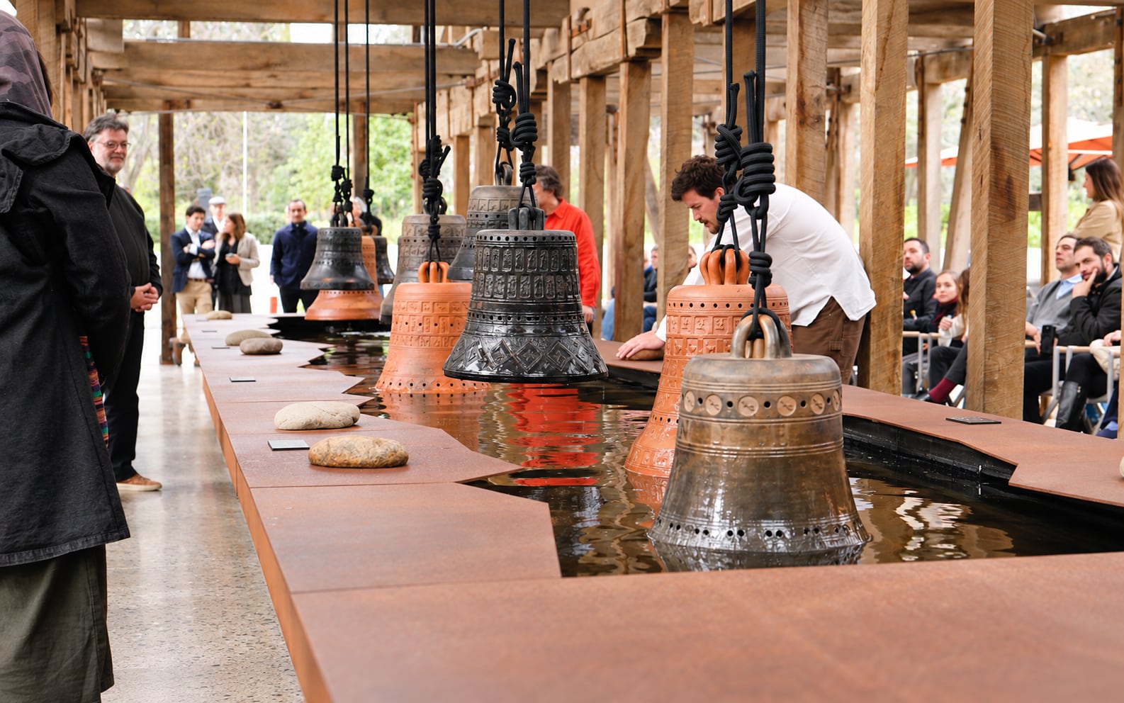 “Al río Maipo”: la instalación artística con la que el Centro del Vino Concha y Toro celebra su primer aniversario