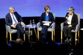 Diferencias en impuestos, empleo y gasto fiscal marcan seminario económico con candidatos presidenciales