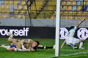 Huachipato no despega y cae en la Copa Sudamericana frente a un Racing de Argentina muy superior