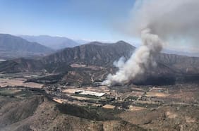 Onemi decreta alerta roja por incendio forestal en el  Parque Nacional La Campana en Hijuelas