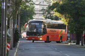Choferes se manifiestan en terminal Alameda ad portas de Semana Santa: informan restricción de tránsito de buses