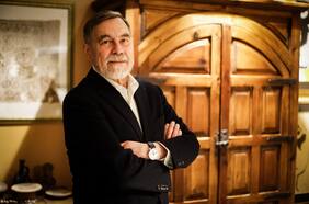 Asesor económico de Jara dice que impuesto a las empresas no es alto y que “la plata” la pone el sector privado