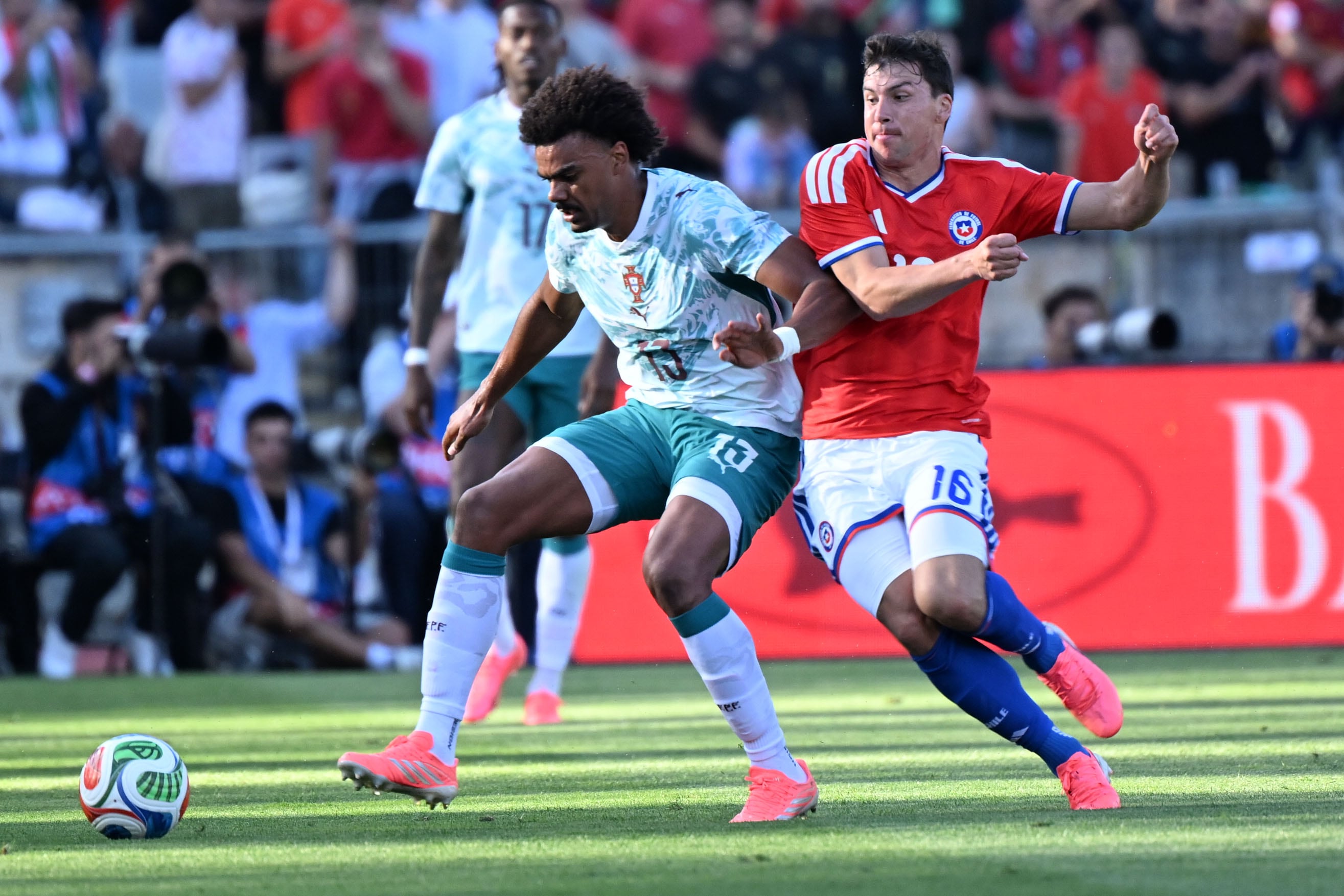 Vigouroux evita una caída más dura de la mezquina Roja de Córdova ante Portugal