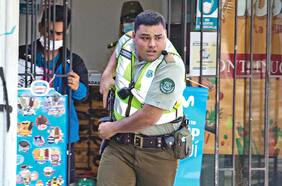 “Ante el miedo de mi integridad física, desenfundé mi arma”: Carabinero que disparó en la Alameda y fue golpeado por turba se querella por homicidio frustrado