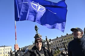 Finlandia ingresa a la OTAN y asesta importante revés político y estratégico a Putin