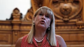 Fiscalía ingresa querella de capítulos y revela cómo Vivanco y su pareja usaron 14 mil “dólares contaminados” en Argentina y Brasil