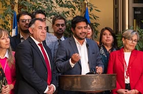 Oficialismo y la DC acuerdan plan de acusaciones a supremos: una contra Vivanco y otra contra Matus